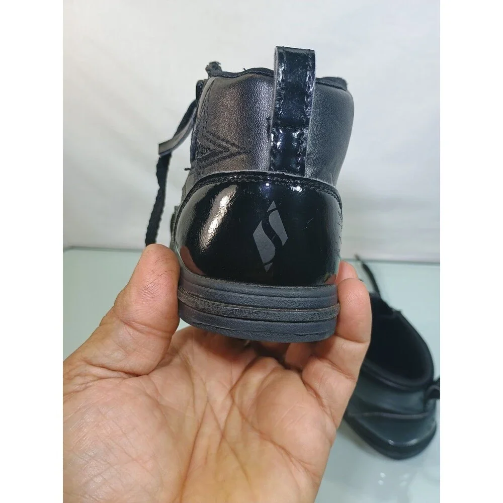 Skechers product pair